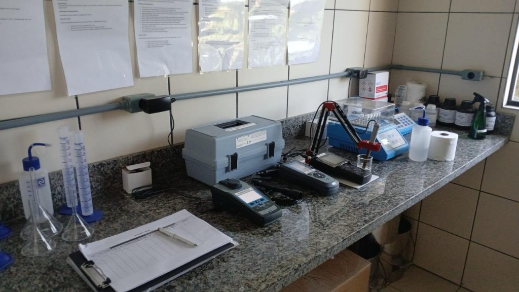Águas de Palhoça instala dois laboratórios para reforçar o monitoramento de efluentes no município